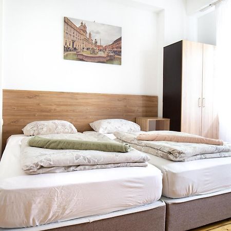 En-Suite Rooms: Novа Guesthouse In Sofia Center Kültér fotó