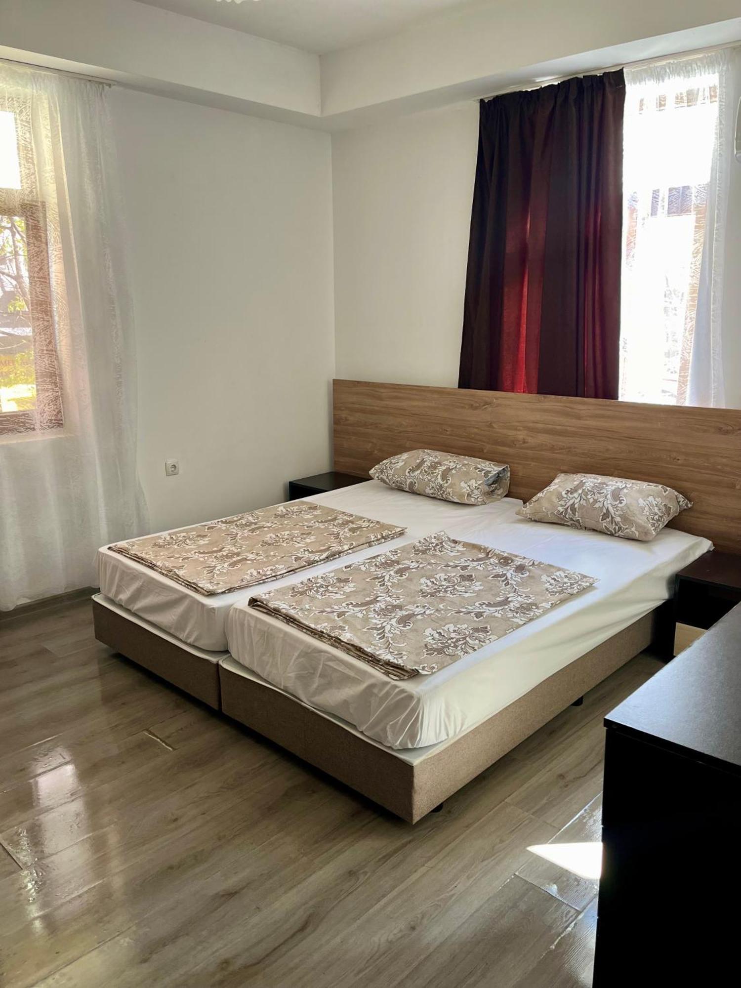 En-Suite Rooms: Novа Guesthouse In Sofia Center Kültér fotó