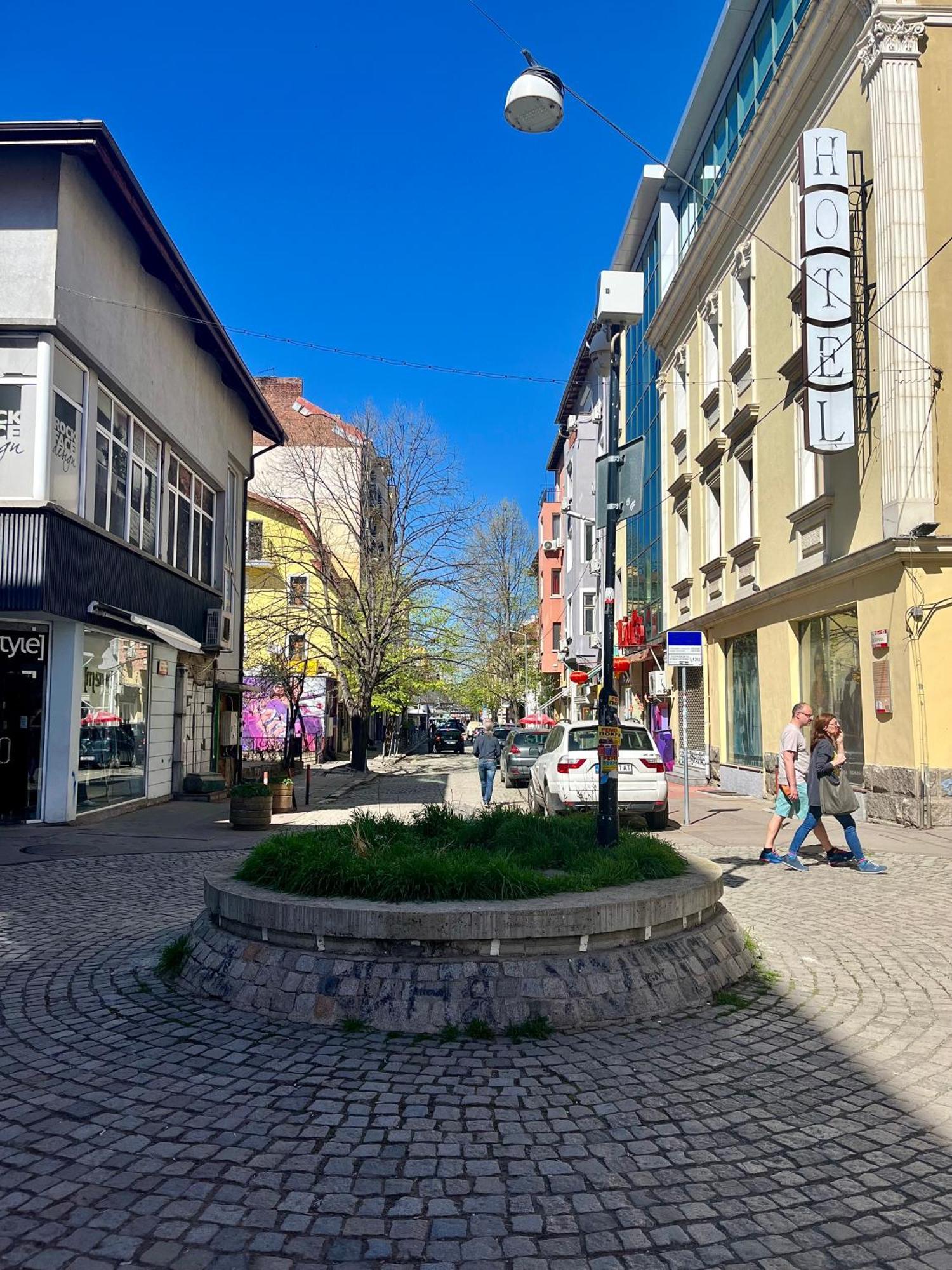 En-Suite Rooms: Novа Guesthouse In Sofia Center Kültér fotó