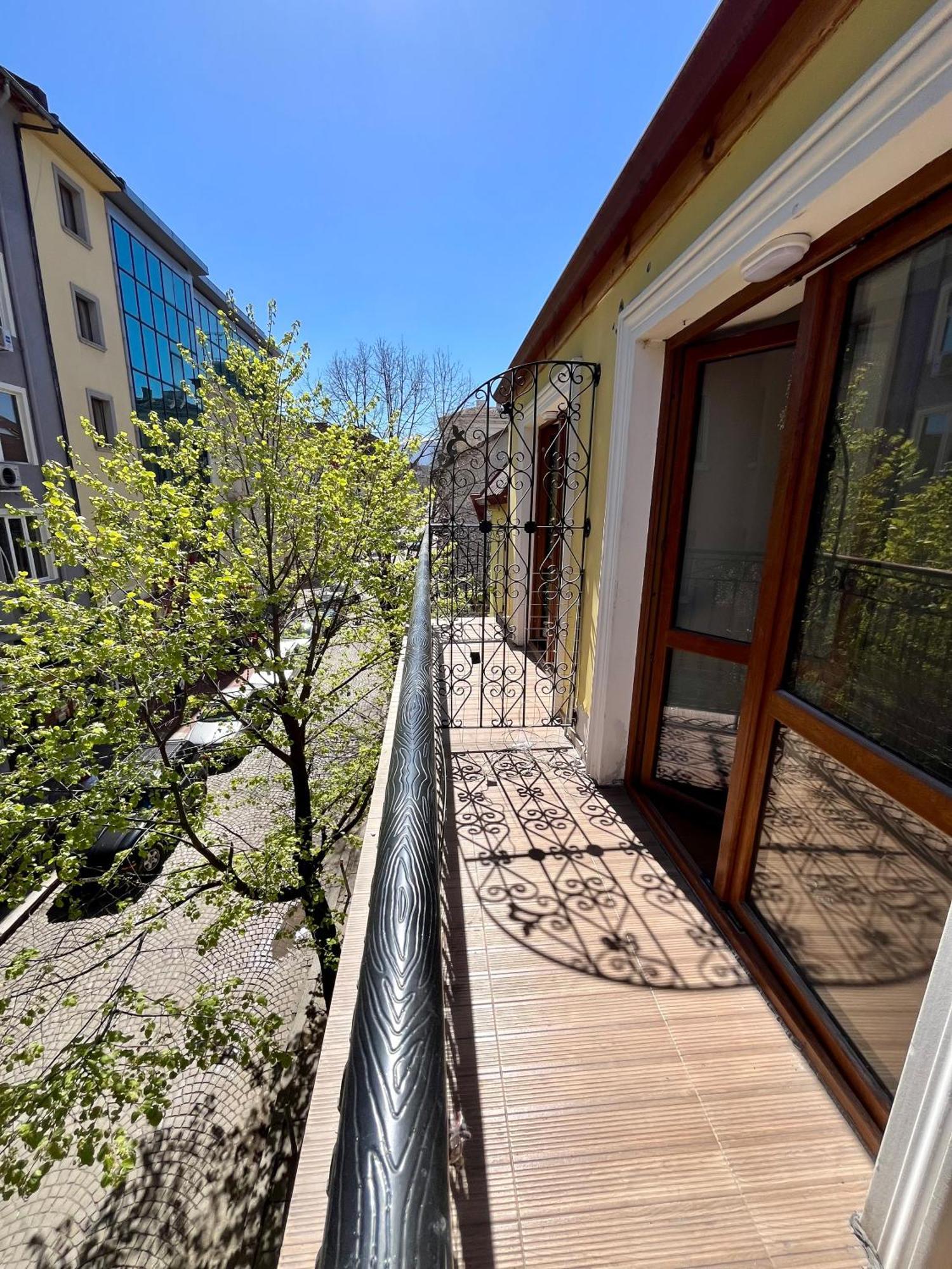 En-Suite Rooms: Novа Guesthouse In Sofia Center Kültér fotó