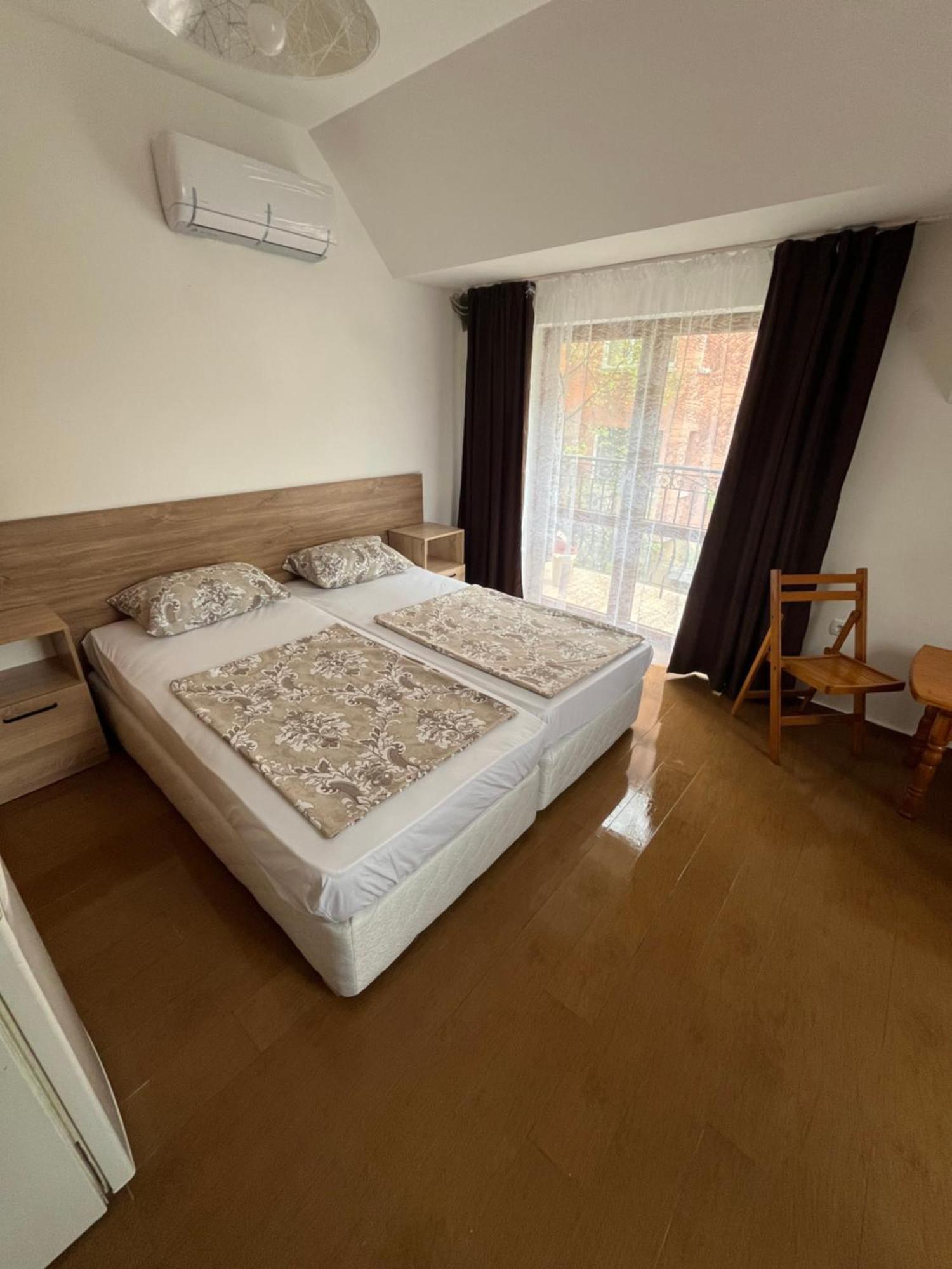 En-Suite Rooms: Novа Guesthouse In Sofia Center Kültér fotó
