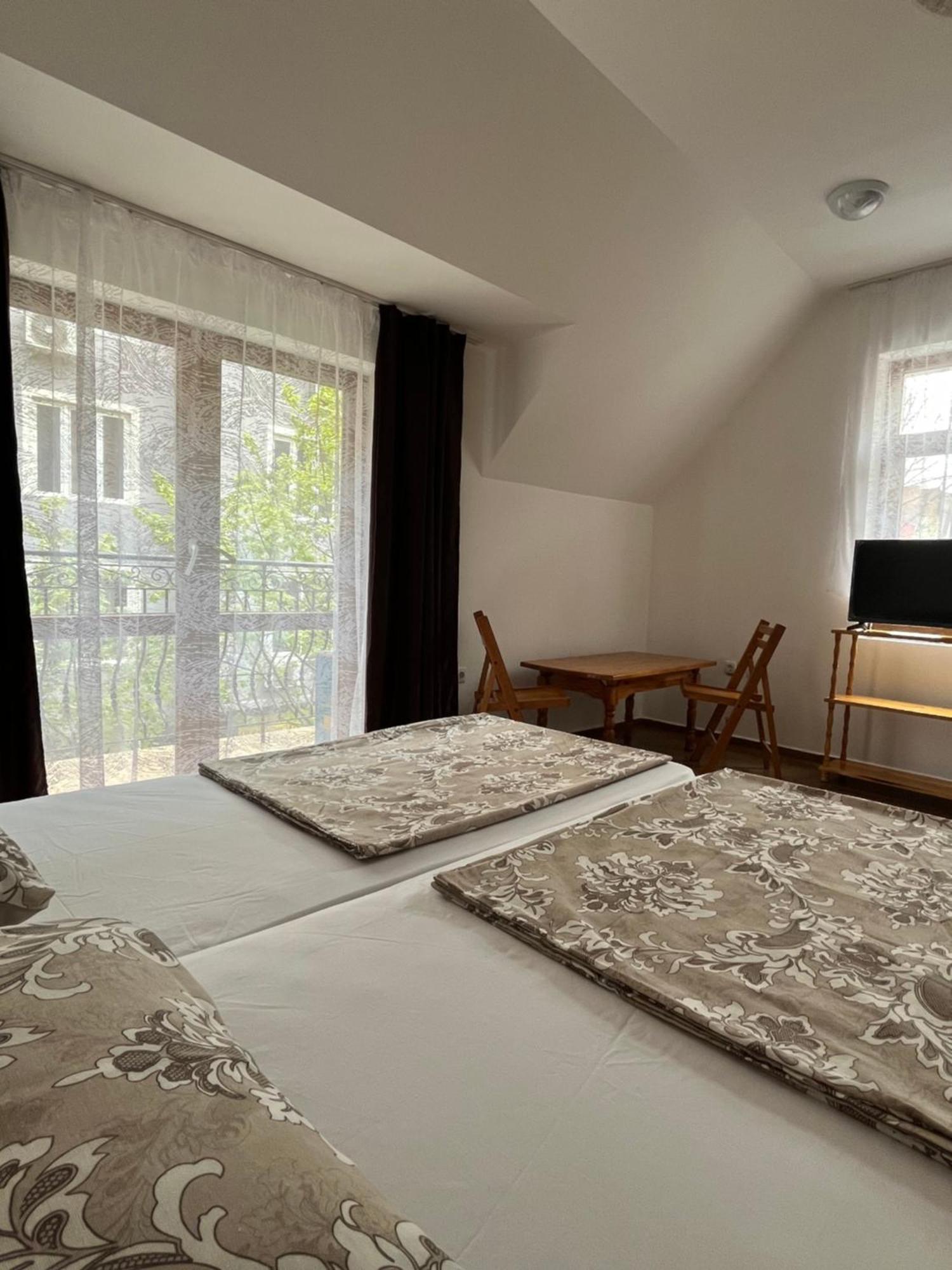 En-Suite Rooms: Novа Guesthouse In Sofia Center Kültér fotó