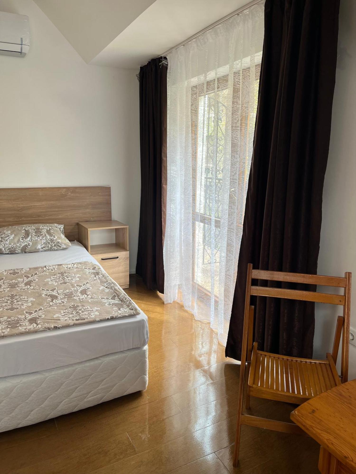 En-Suite Rooms: Novа Guesthouse In Sofia Center Kültér fotó