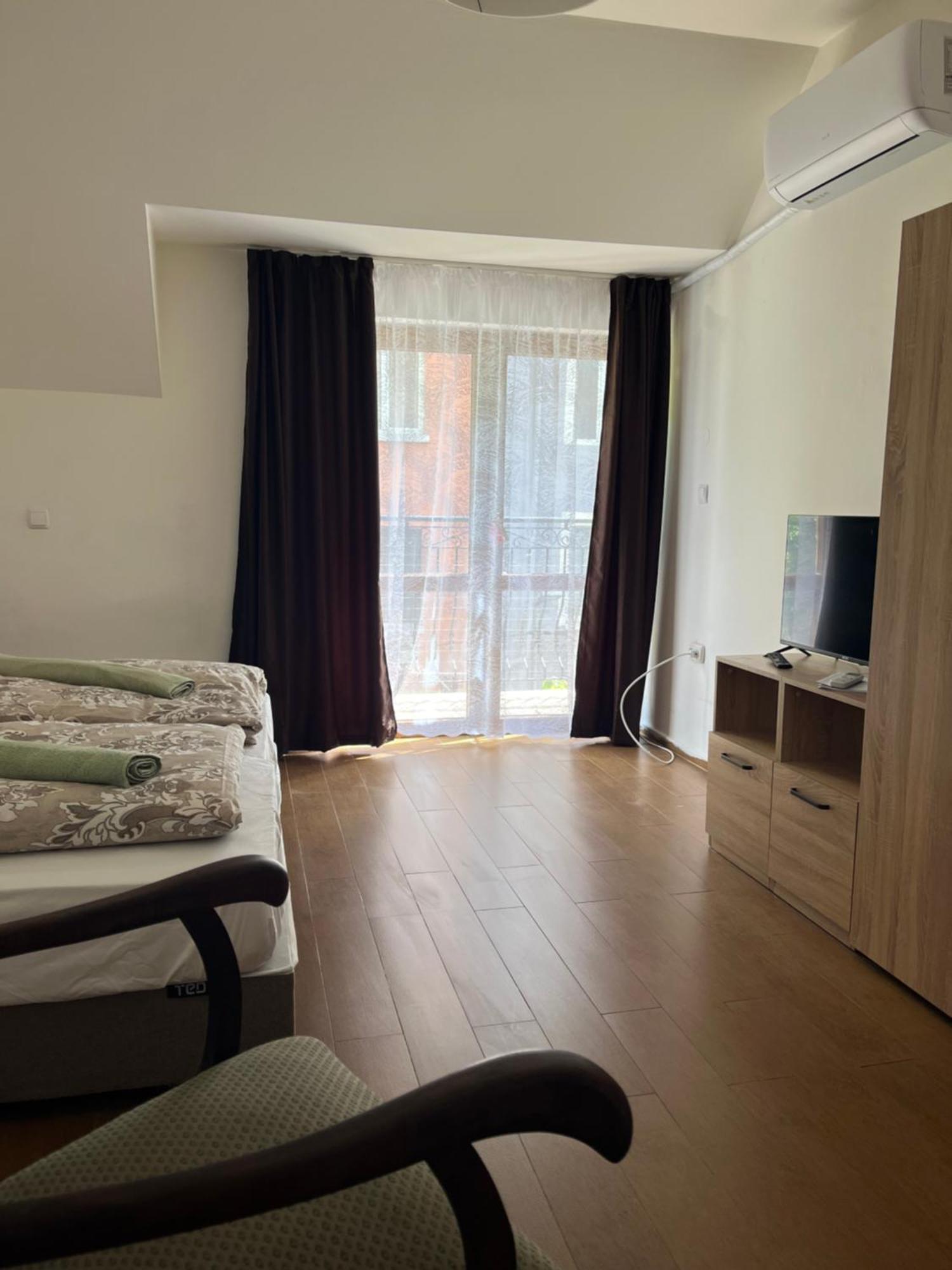 En-Suite Rooms: Novа Guesthouse In Sofia Center Kültér fotó