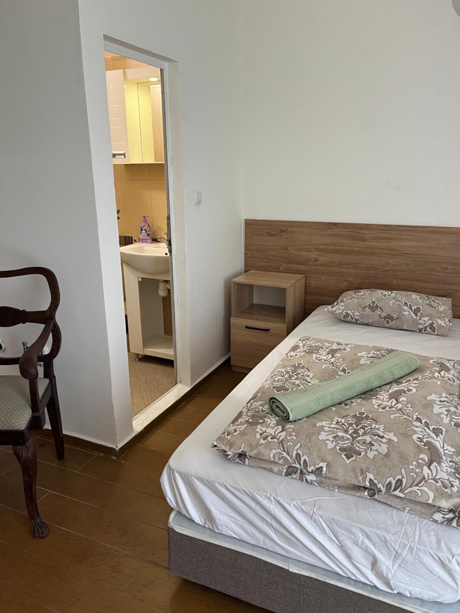 En-Suite Rooms: Novа Guesthouse In Sofia Center Kültér fotó