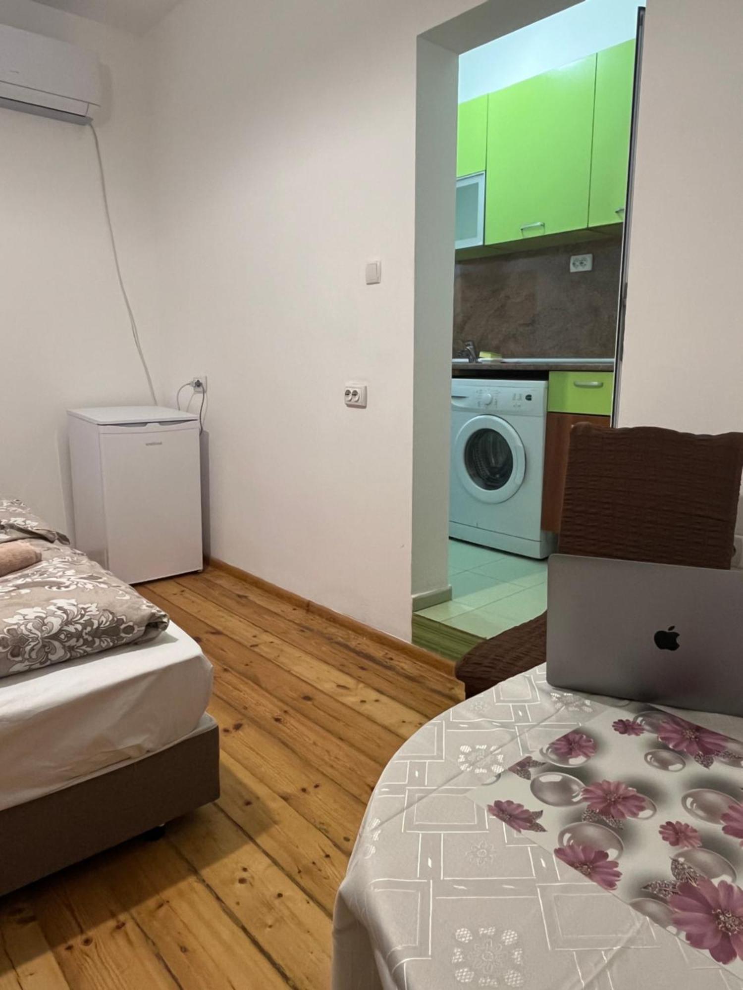 En-Suite Rooms: Novа Guesthouse In Sofia Center Kültér fotó
