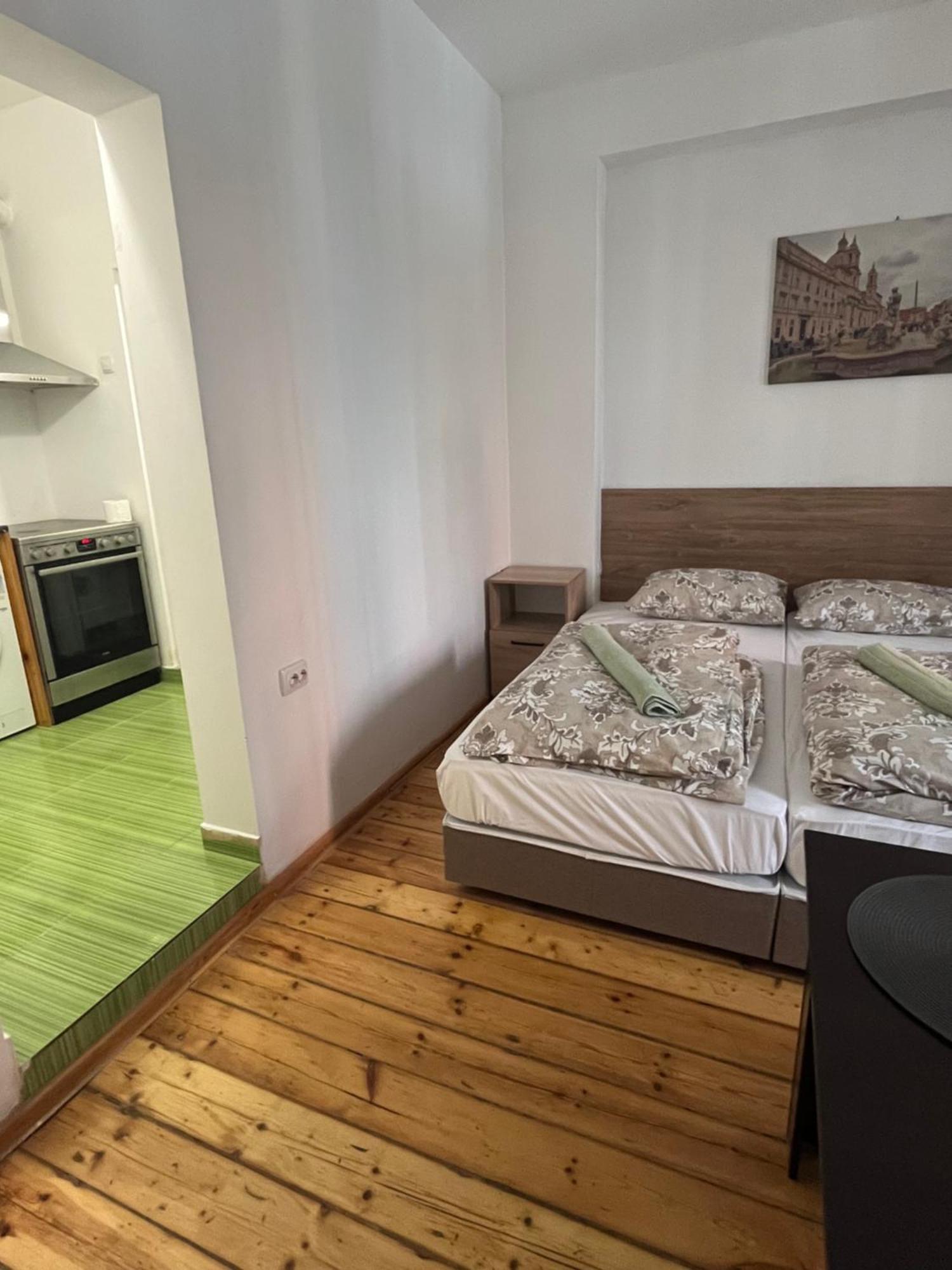 En-Suite Rooms: Novа Guesthouse In Sofia Center Kültér fotó