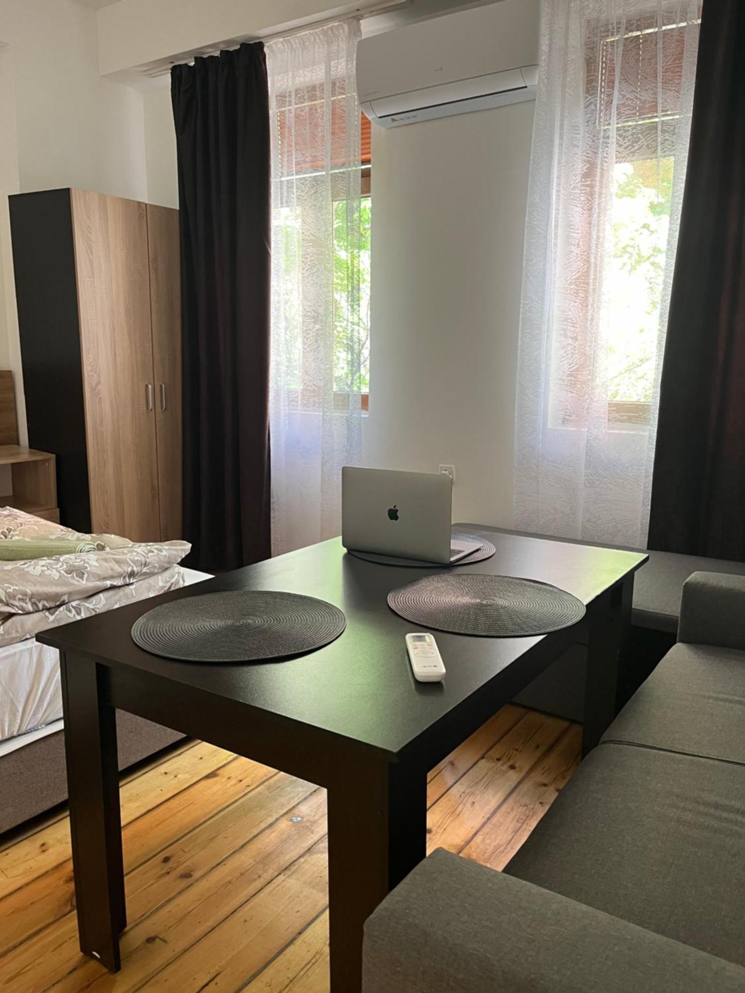 En-Suite Rooms: Novа Guesthouse In Sofia Center Kültér fotó