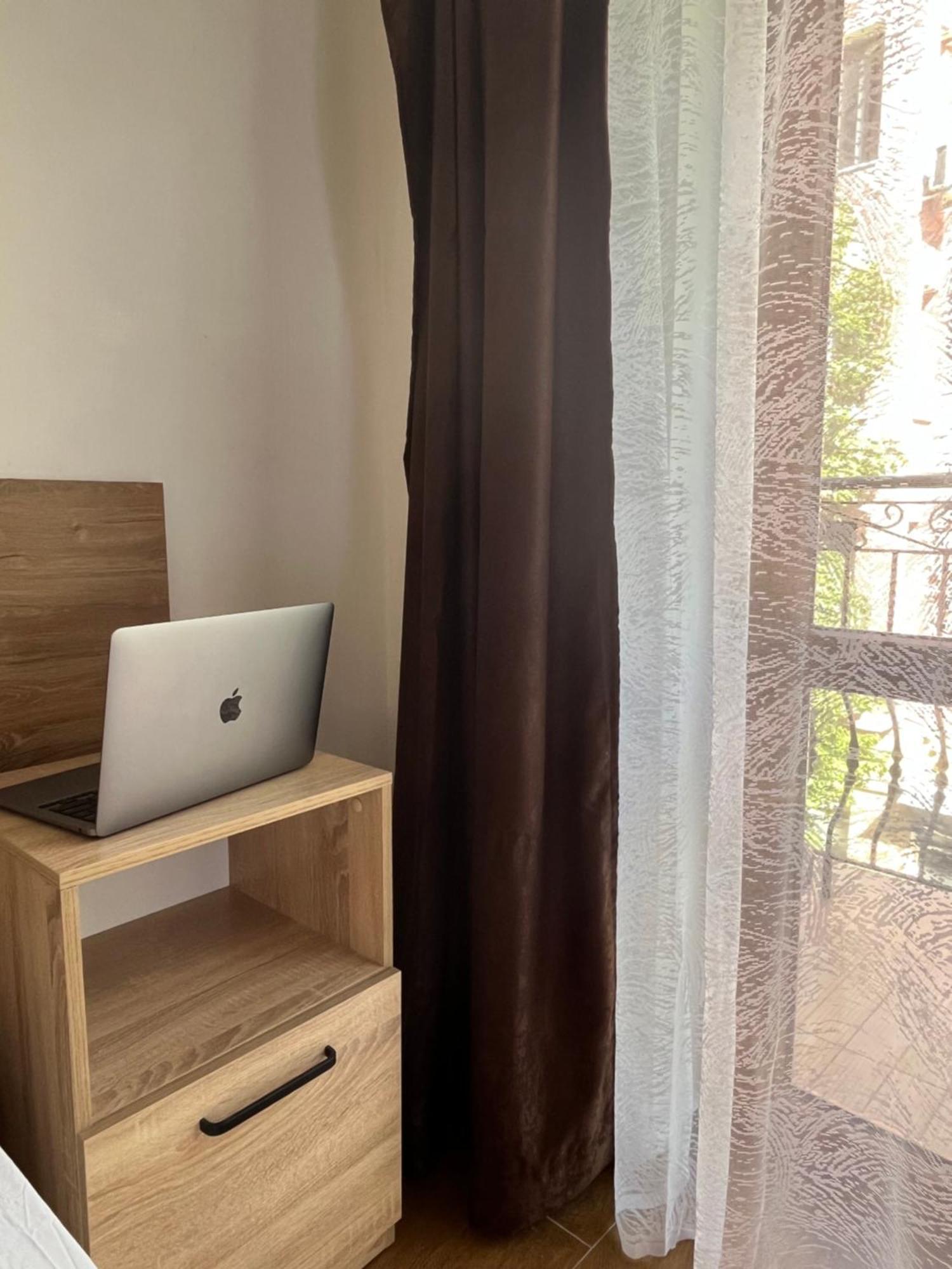 En-Suite Rooms: Novа Guesthouse In Sofia Center Kültér fotó