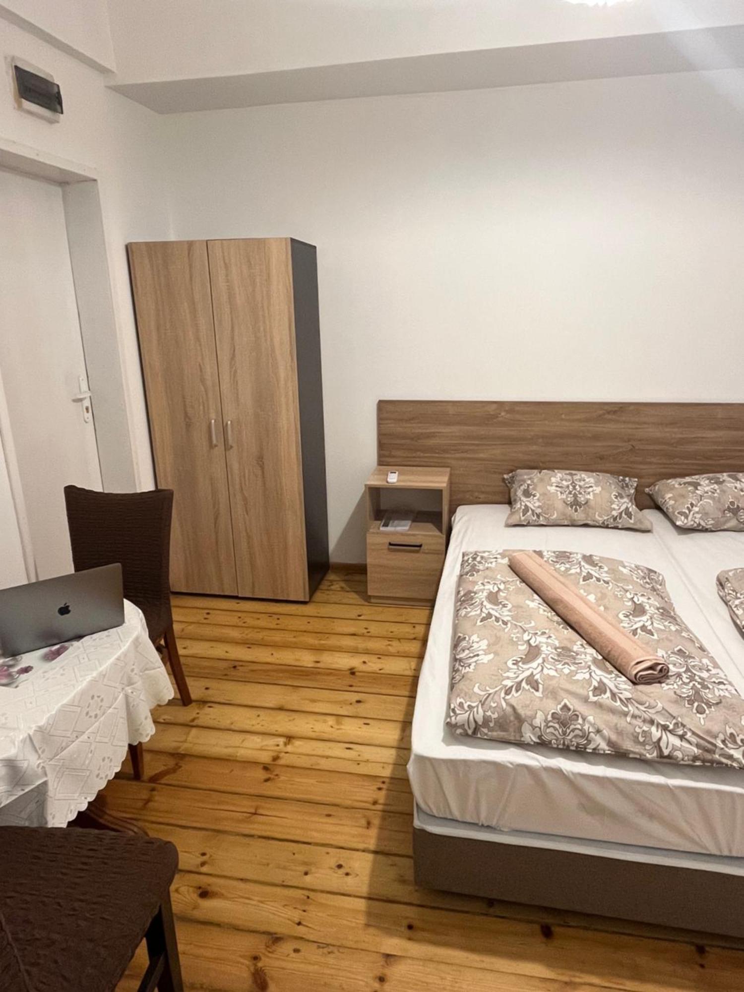 En-Suite Rooms: Novа Guesthouse In Sofia Center Kültér fotó