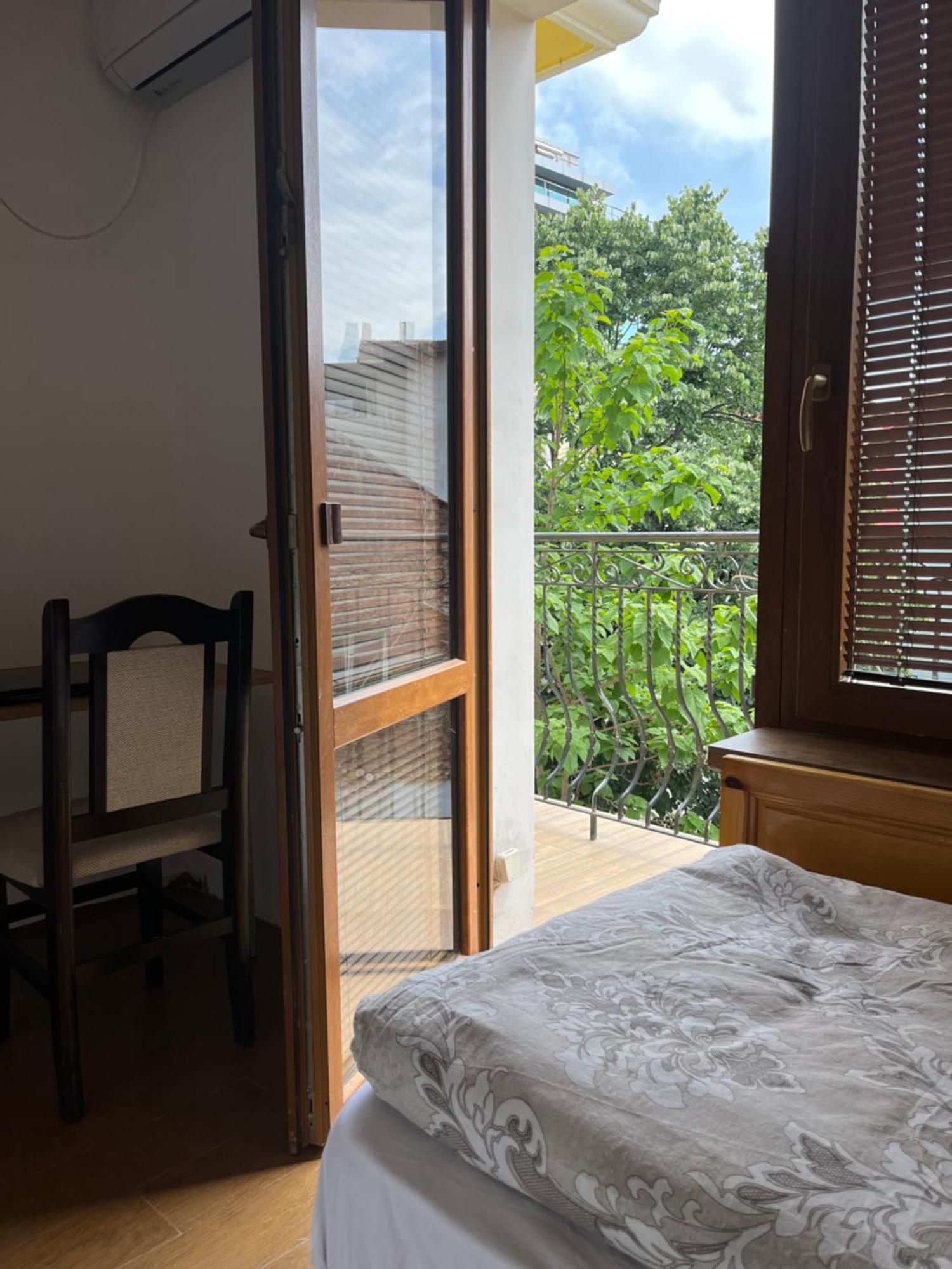 En-Suite Rooms: Novа Guesthouse In Sofia Center Kültér fotó