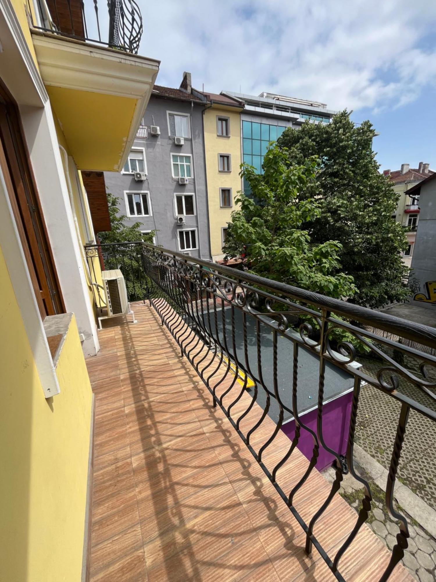 En-Suite Rooms: Novа Guesthouse In Sofia Center Kültér fotó