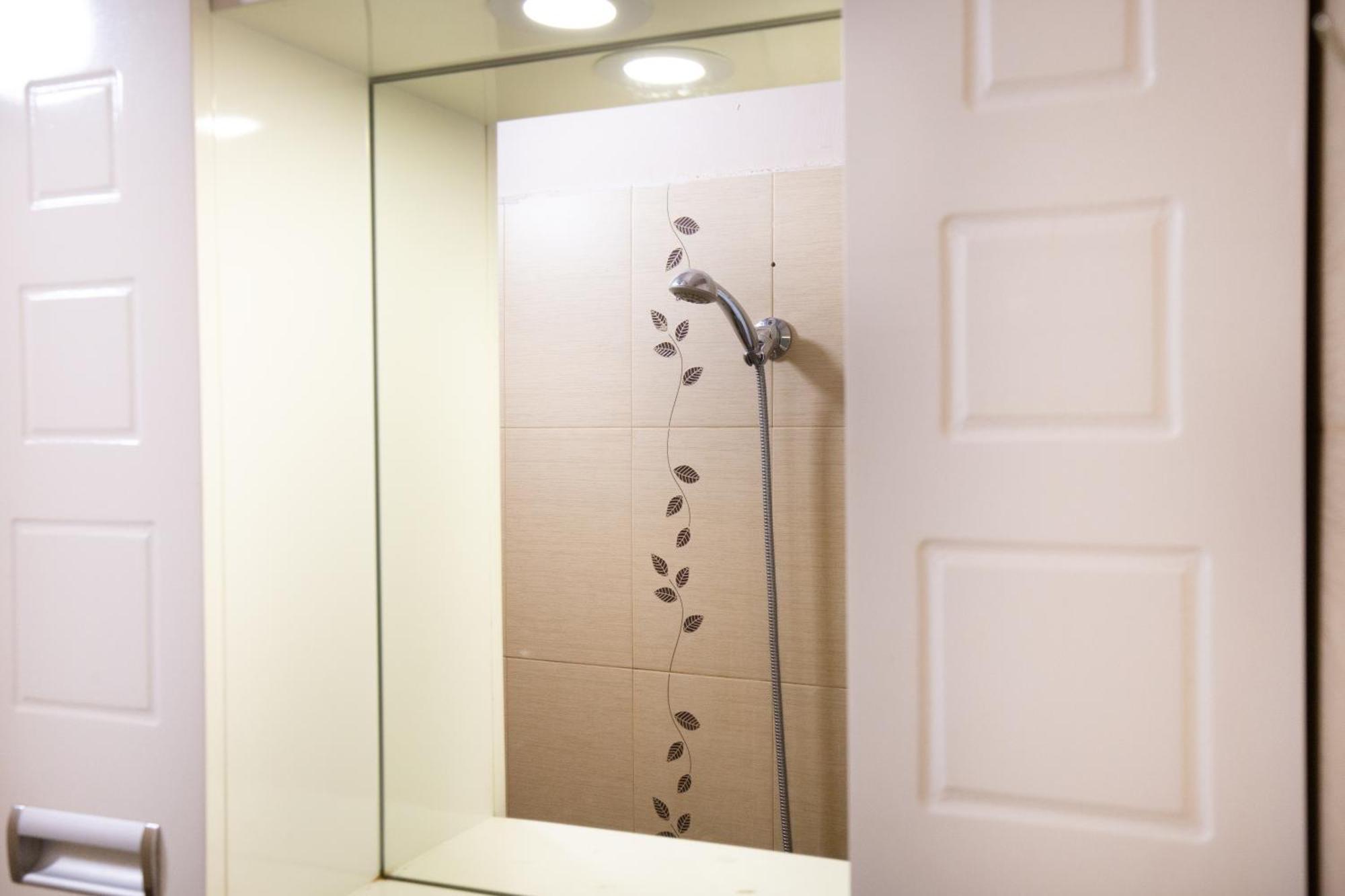 En-Suite Rooms: Novа Guesthouse In Sofia Center Kültér fotó