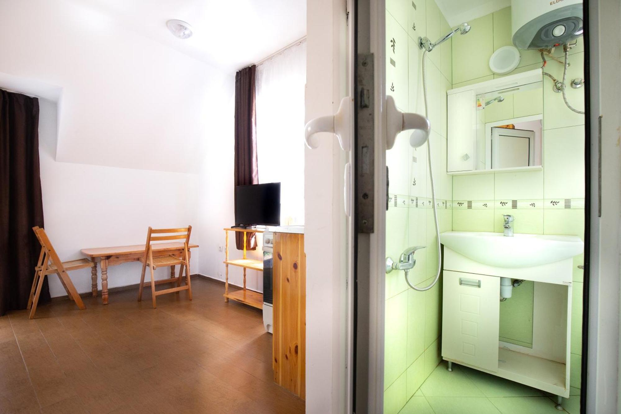 En-Suite Rooms: Novа Guesthouse In Sofia Center Kültér fotó