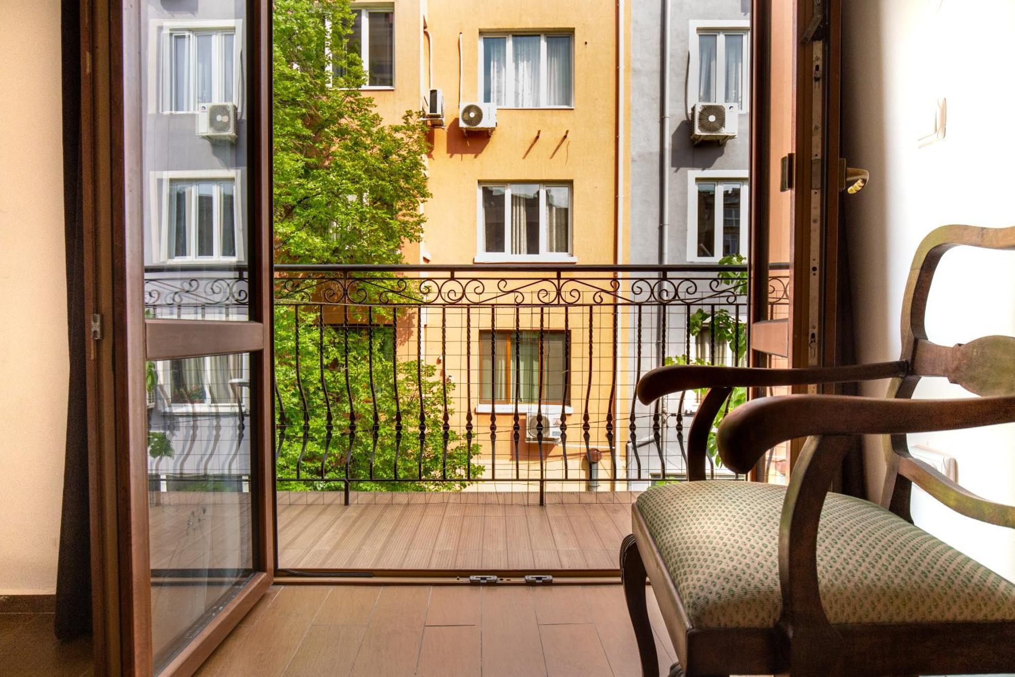En-Suite Rooms: Novа Guesthouse In Sofia Center Kültér fotó