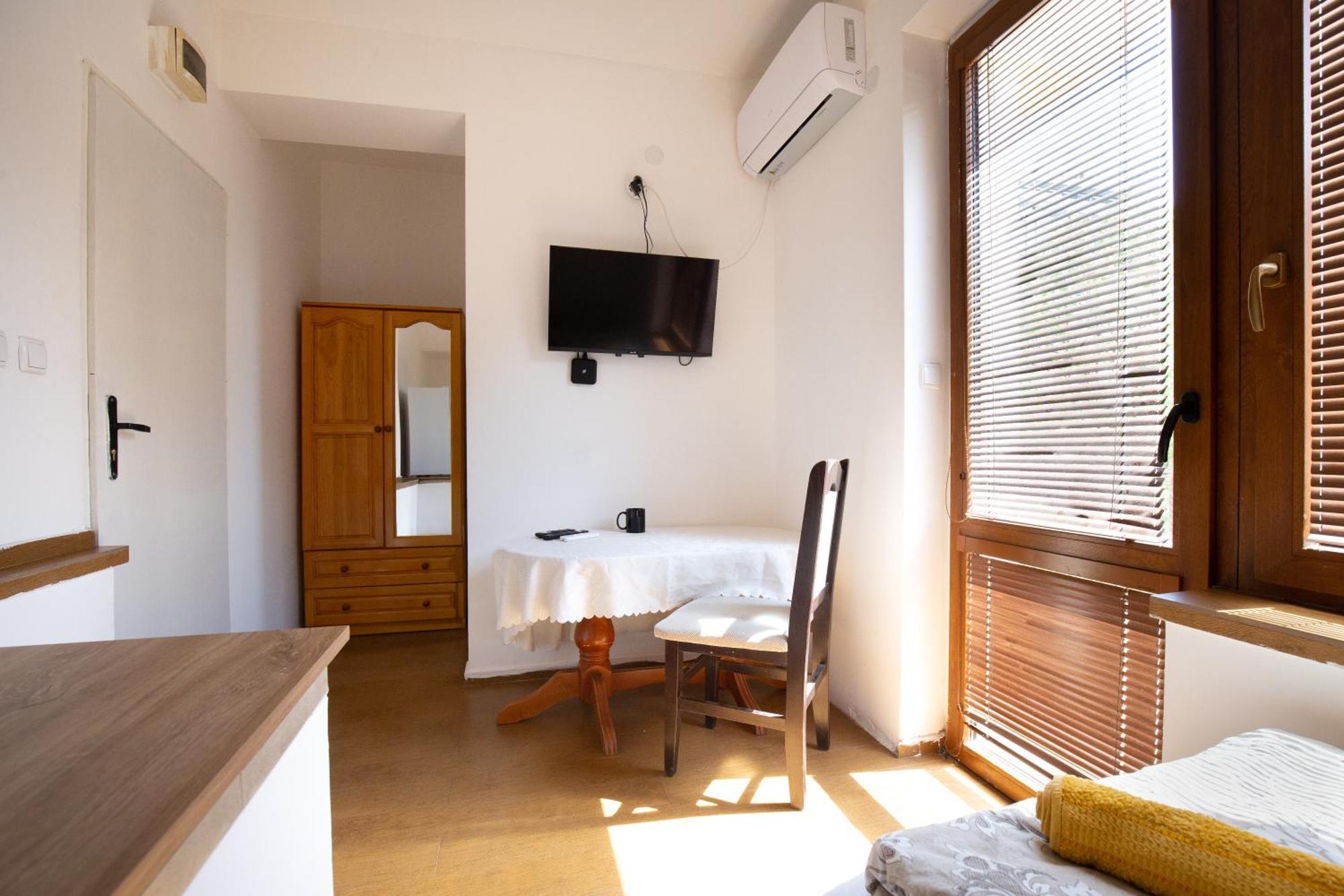 En-Suite Rooms: Novа Guesthouse In Sofia Center Kültér fotó