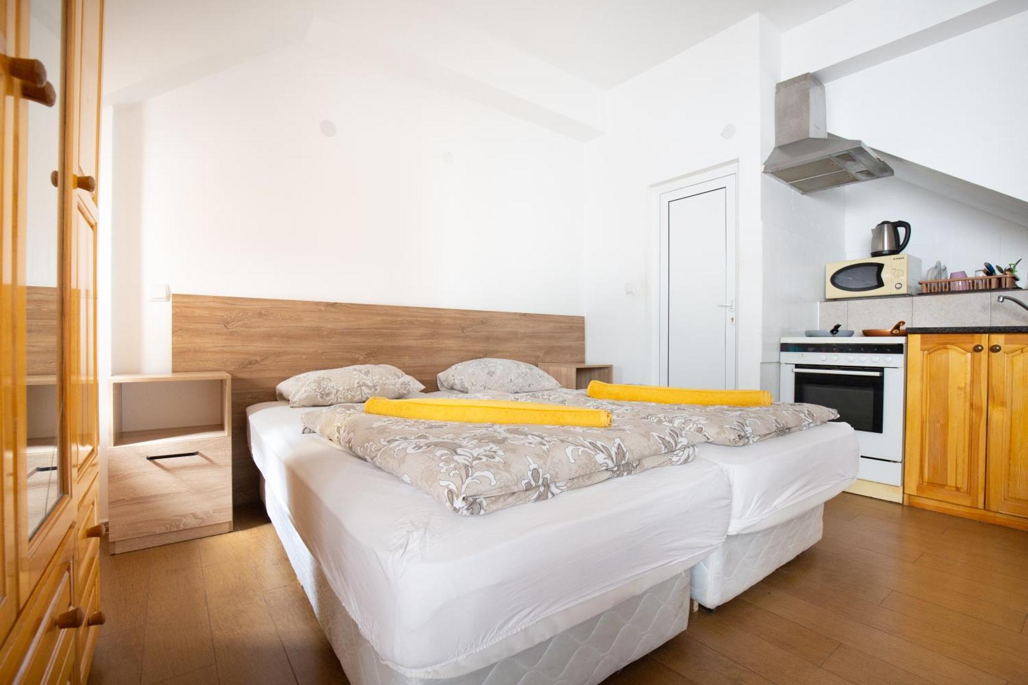En-Suite Rooms: Novа Guesthouse In Sofia Center Kültér fotó