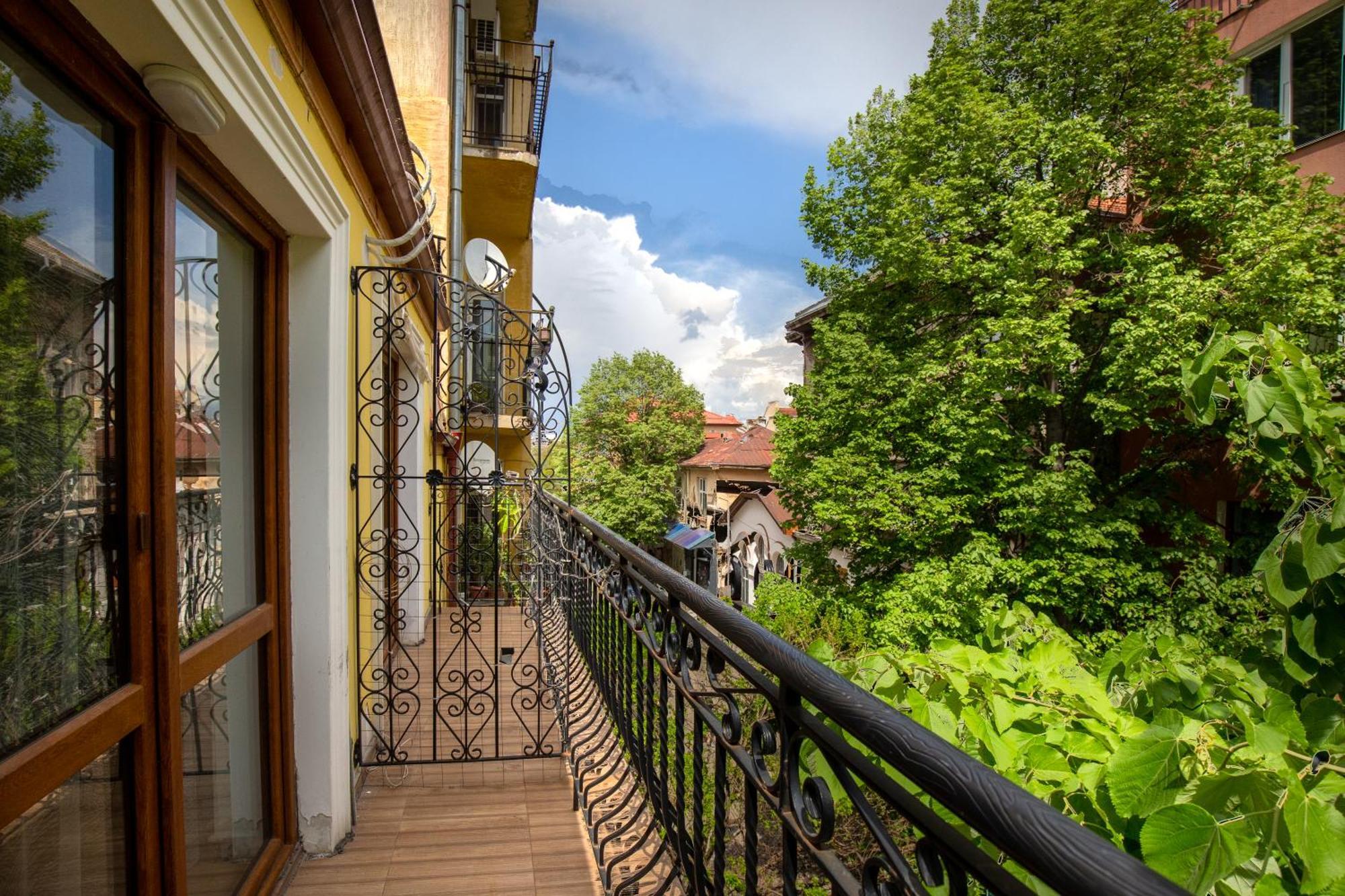En-Suite Rooms: Novа Guesthouse In Sofia Center Kültér fotó