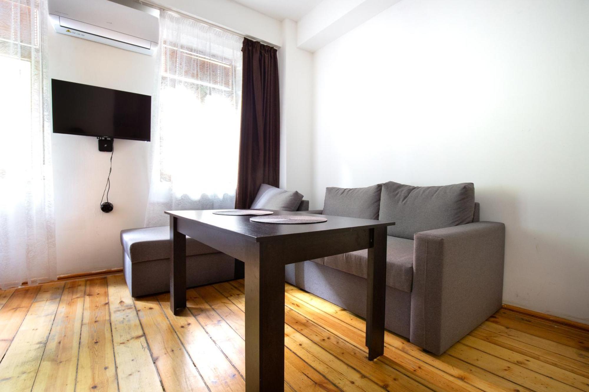 En-Suite Rooms: Novа Guesthouse In Sofia Center Kültér fotó